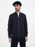 Front angle man wearing navy blue newsboy cap with dark jacket casual style